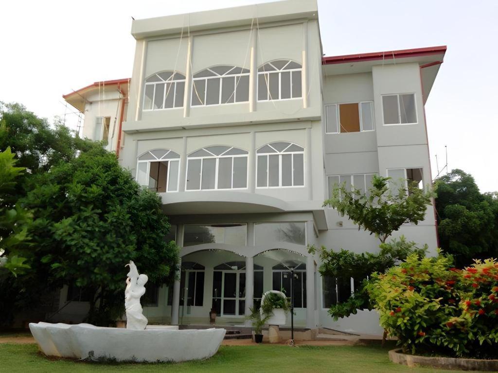 Tilko City Hotel Jaffna Exterior foto