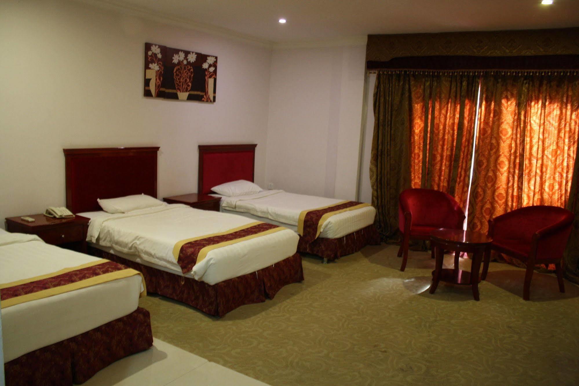 Tilko City Hotel Jaffna Exterior foto